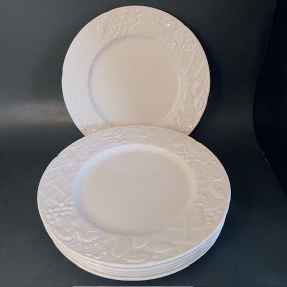 Mikasa English Countryside 6 White Dinner Plate Raised Flowers Grapes Basket VTG - Picture 1 of 8